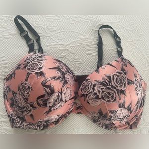 Victoria’s Secret NWOT Very Sexy Push up Bra  36D